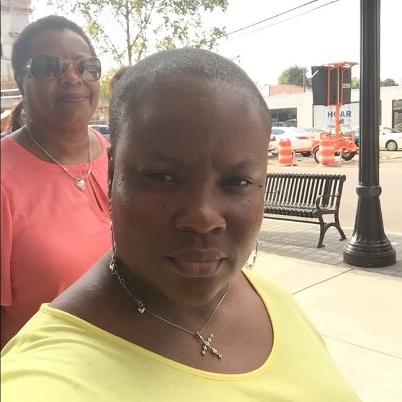 Meet your Posher, Courtney - Picture 1 of 1